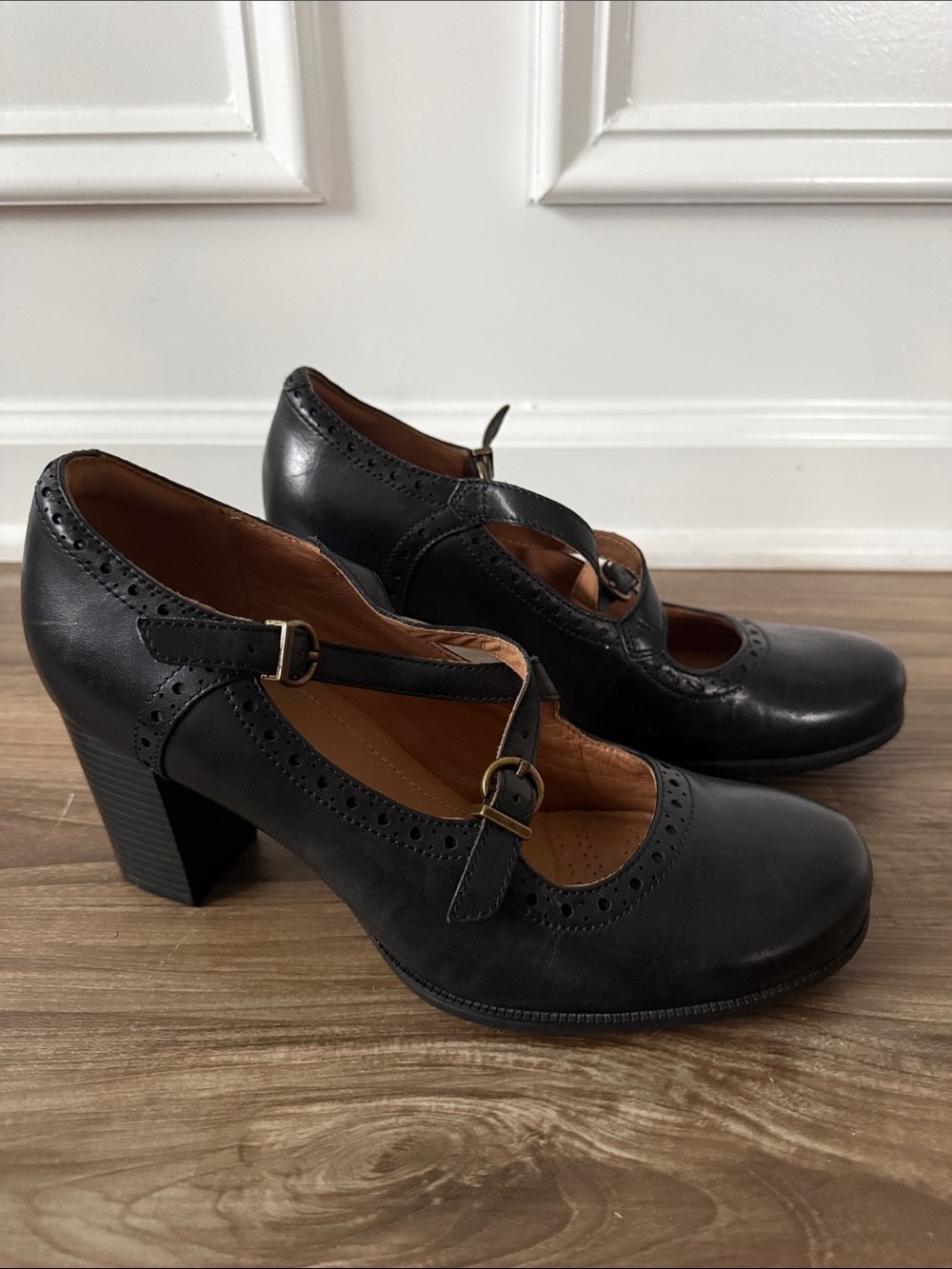 Clarks Artisan Black Leather Ren Mary Jane Pumps Heels Brogue Women's 8 1/2 M